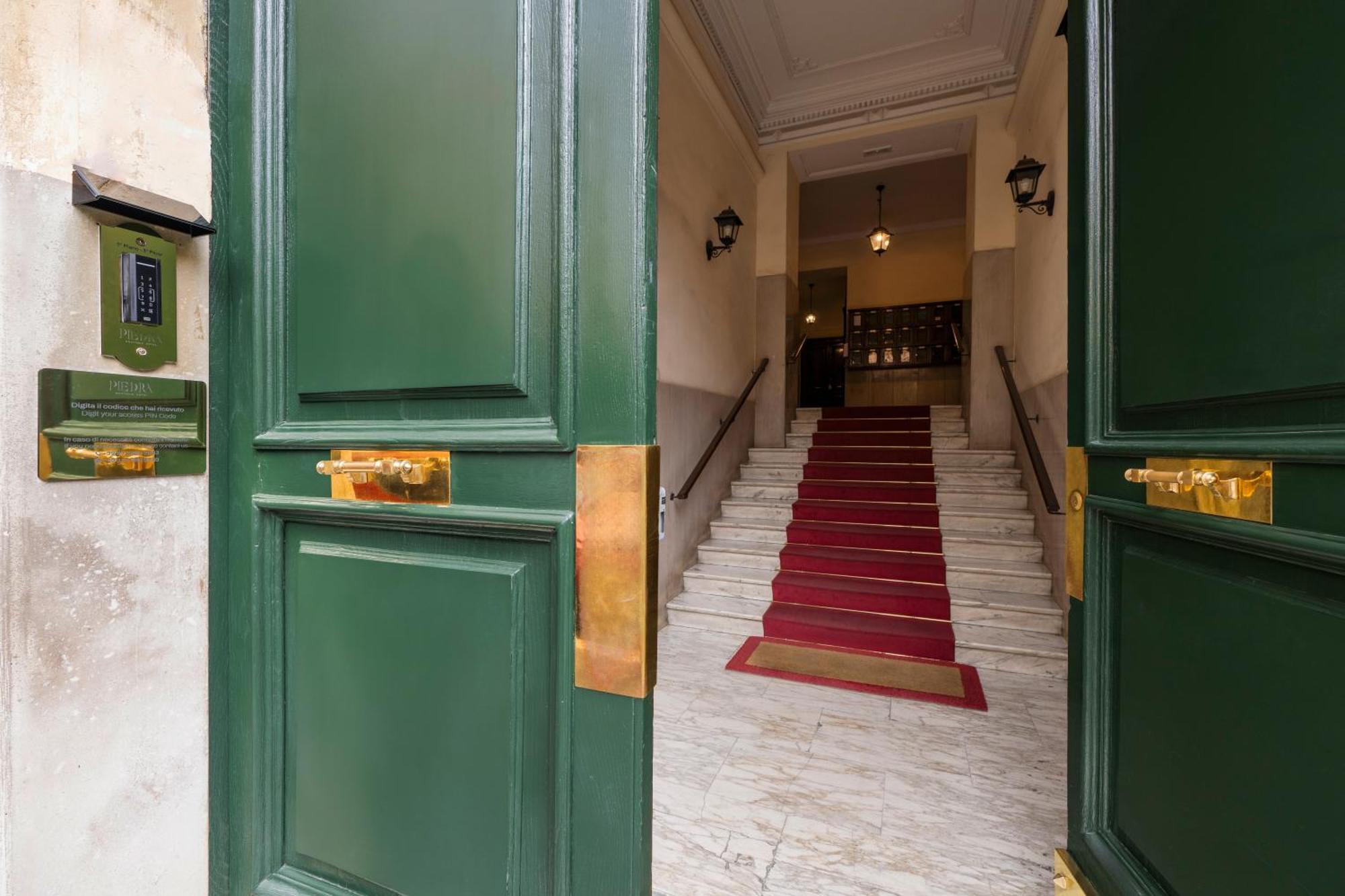 Boutique Hotel Piedra Rome City Centre ภายนอก รูปภาพ